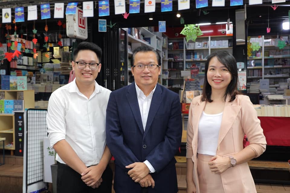 Lâm Bùi tại sự kiện ra mắt sách